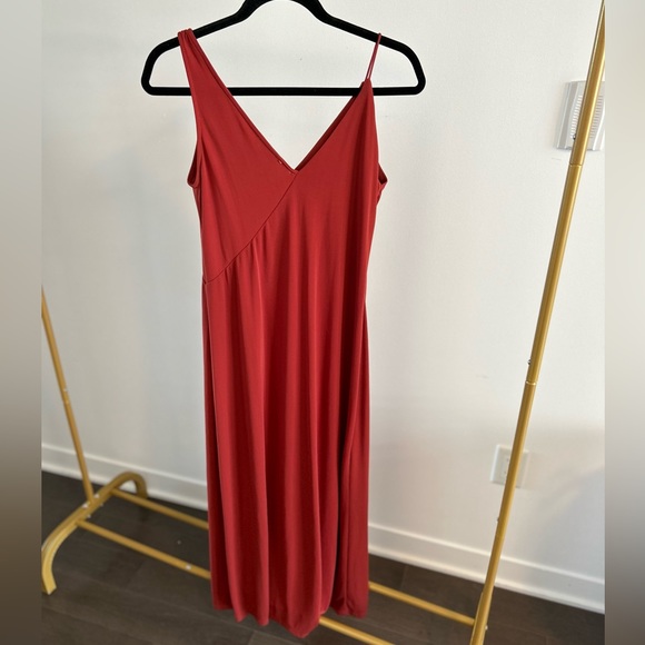 Woman’s dress - Picture 2 of 2